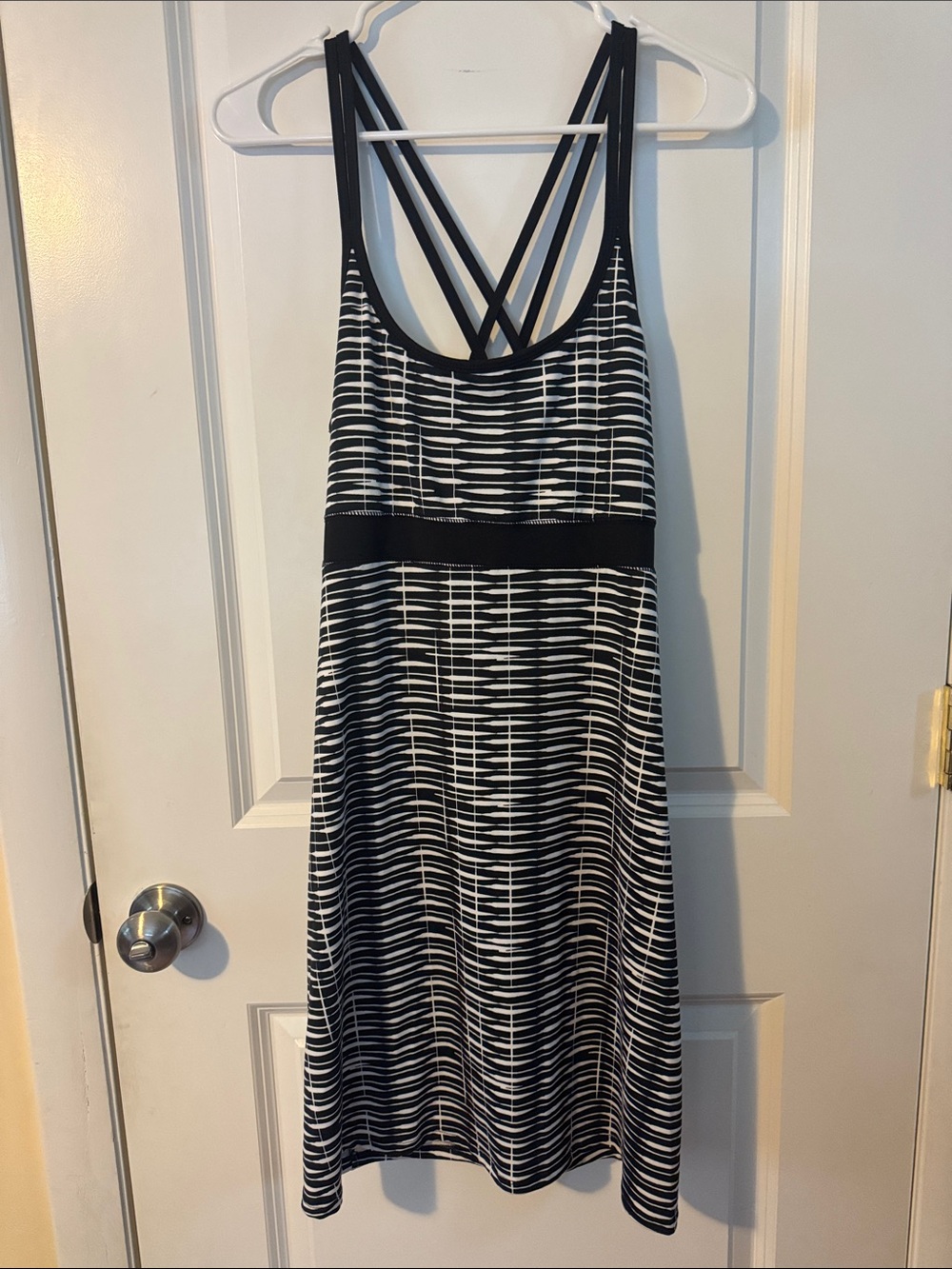 Lola women’s summer active dress black/white size large cross backing